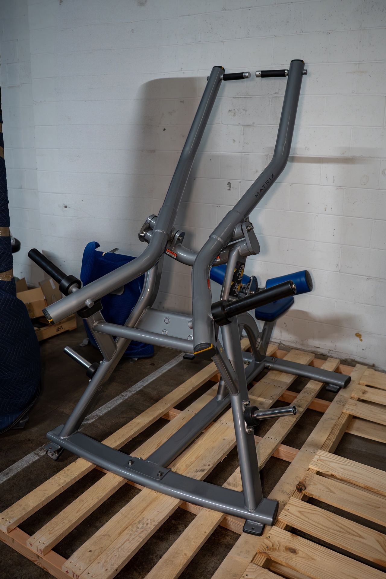 Matrix Magnum Plate Loaded Lat Pulldown Machine