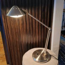 Brushed Nickel Desk Lamp (Cab Bb)