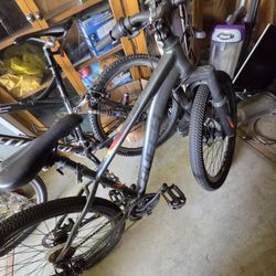 ​Huffy 26" Mountain Bike - Disc Brakes & Front Suspension