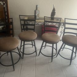 4 Bar Stools 