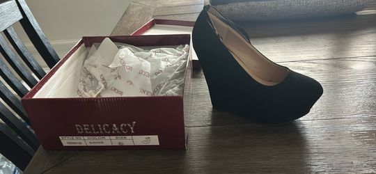 Black Wedges