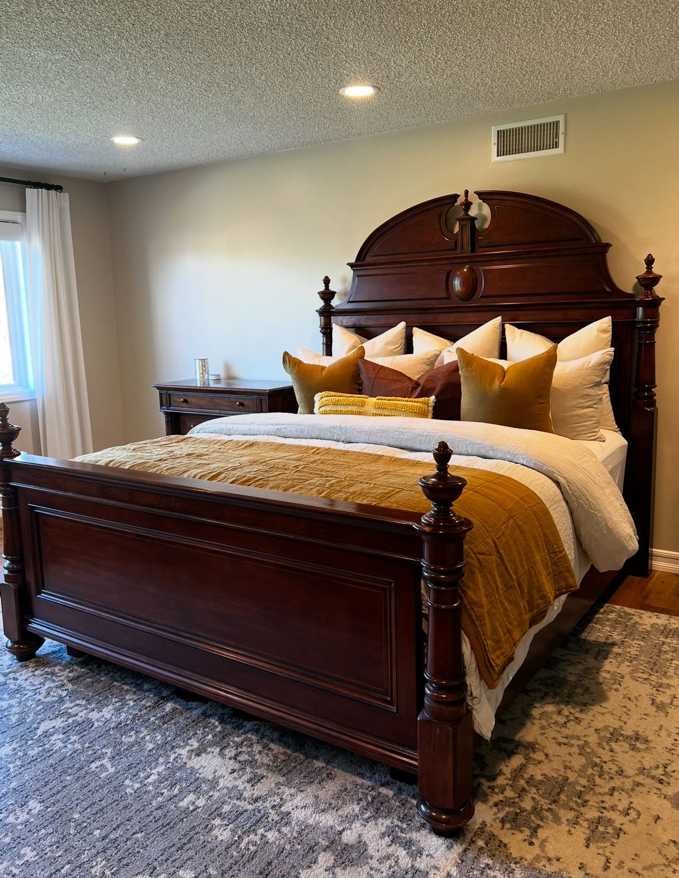 Thomasville bedroom set king size bed