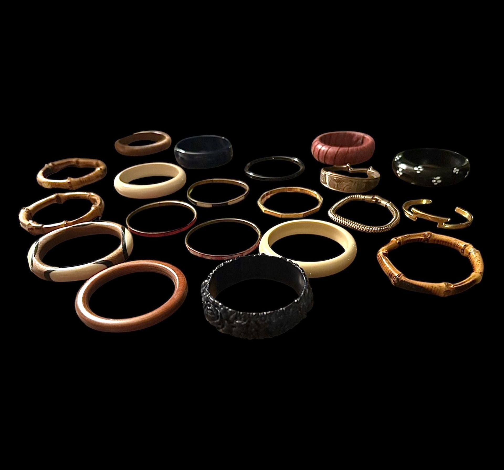 Bangles Bracelets Bamboo Wood Bakelite Etc Lot Of 20 Vintage Old Antique 50s 60s 70s 80s Simple Elegant