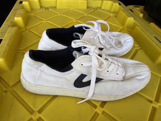 Tretorn Women’s Canvas sneakers Sz US 8.5
