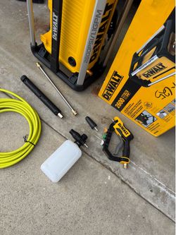 DEWALT 2600 PSI 1.1 GPM Cold Water Electric Pressure Washer
