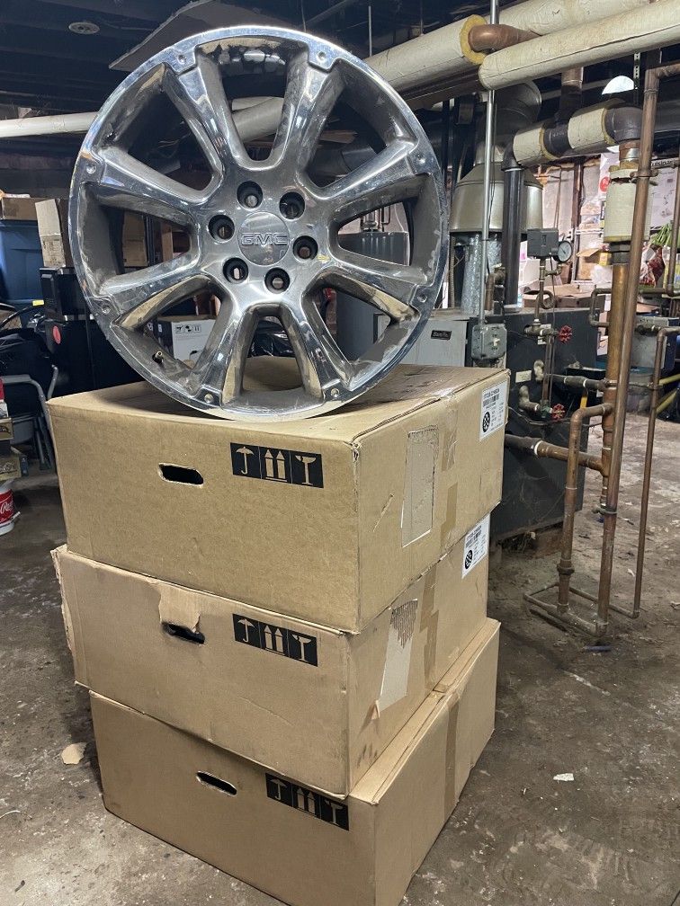 Four 22inch Rims, Cargo Carrier Hitch, And Hitch Step