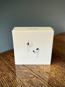 Apple AirPods w/charging Case