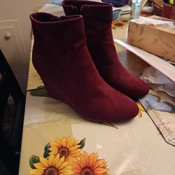 Nice Boots Size  8.5 W For 20.00