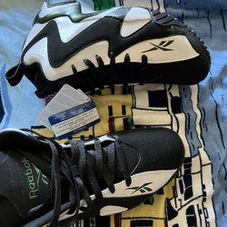 New Reebok Size 9.5 No  Box 