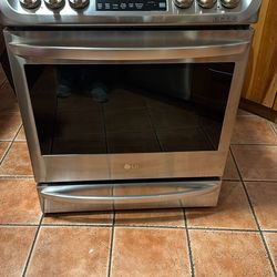 Beautiful LG 30” SS Induction Baking convection Electric Range