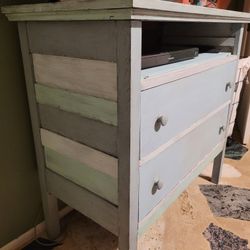 Dresser / TV Stand