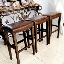 Like New Pottery Barn Manchester Backless Leather Stools Set Of 3