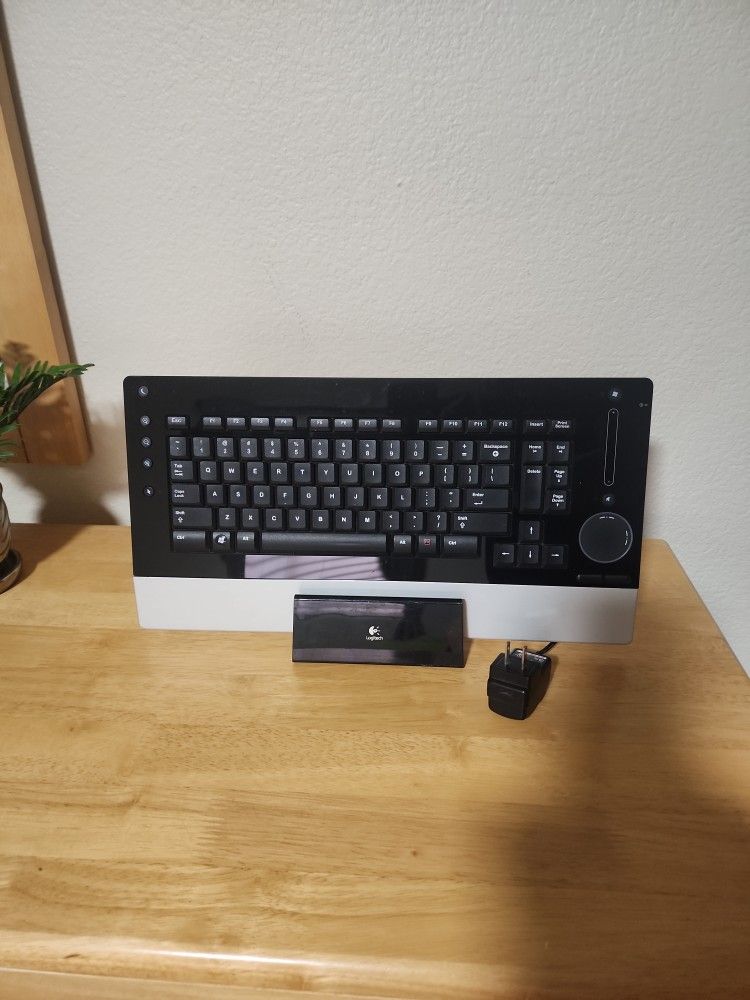 LOGITECH Bluetooth Keyboard