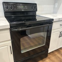 GE Black Freestanding Electric Range