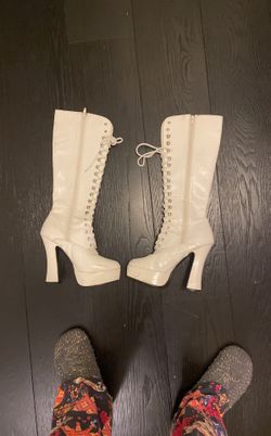 Womens Size 7 White GoGo Boots