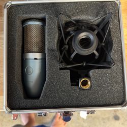 AKG Perception 220