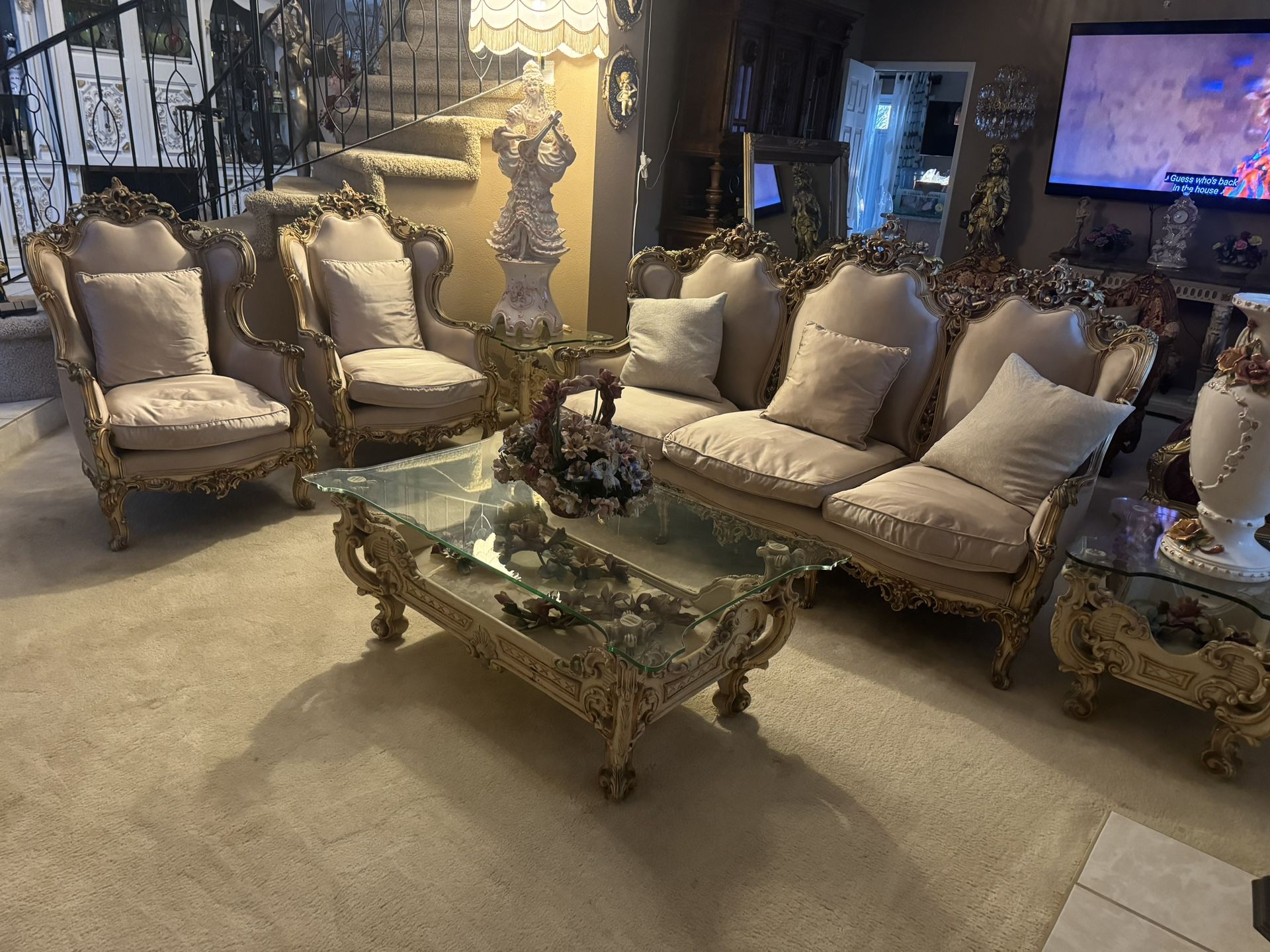 Beautiful Italian Living Room Set 