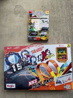 Car race track toy
