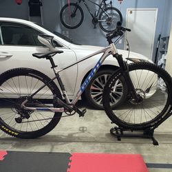 Giant Fathom 2 Mountain Bike
