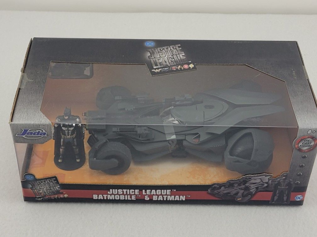 Jada Toys DC Comics Justice League Batman & Batmobile 1:24 Scale Die Cast Car