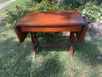Vintage 2 Drop Leaf End Table With Scrolled Legs