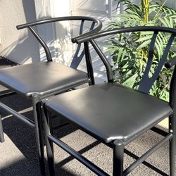 (2) Wishbone Styled Mid-Century Modern Dining Chairs. Delivery Available 🚚.