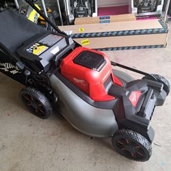 Milwaukee

M18 FUEL Brushless Cordless 21 in. Walk Behind Dual Battery Self-Propelled Mower (Tool-Only)