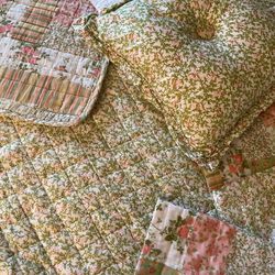 Summer Quilt + 2 shams + throw pillow — Twin size