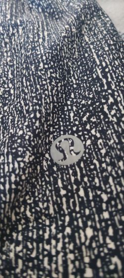 Lululemon women workout shorts size M L