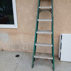 ESCALERA DE 6 PIES 