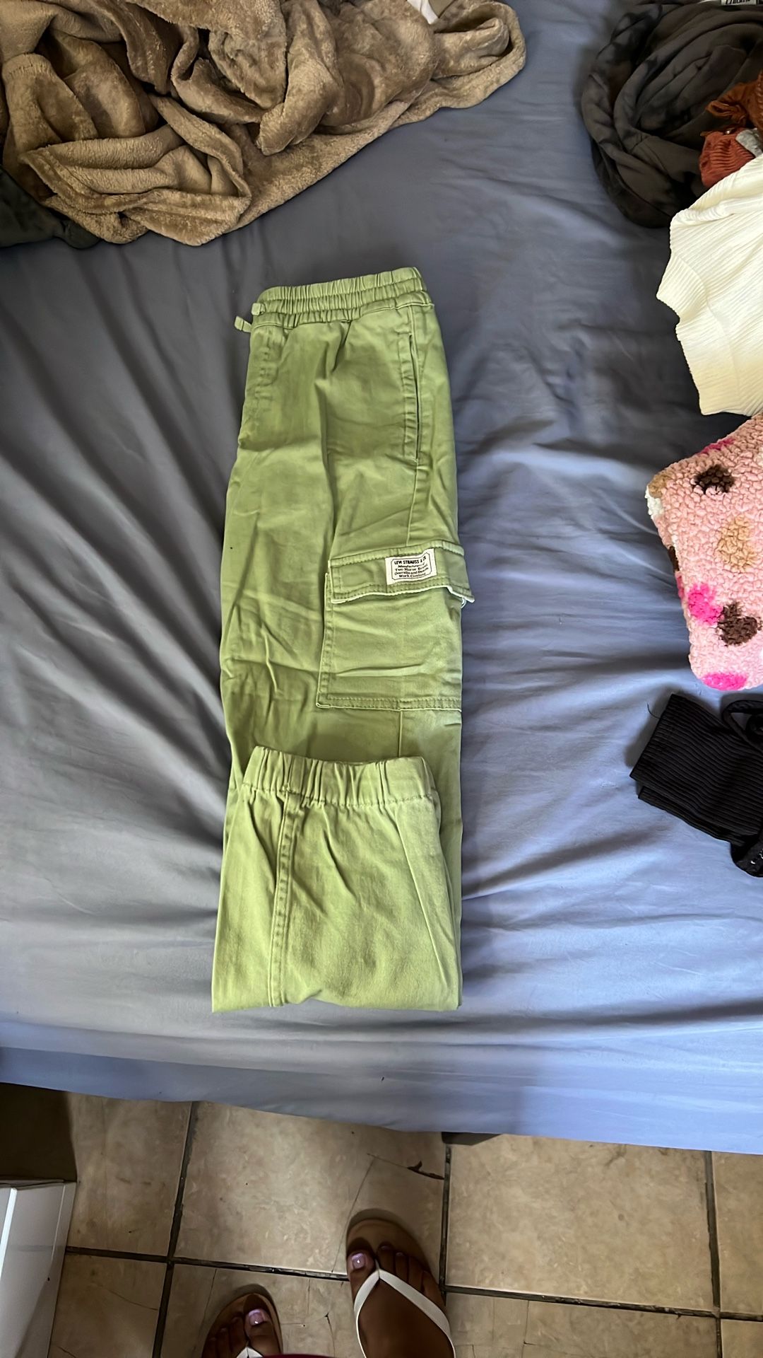 New Levi’s Cargo Joggers Size 12 Girl