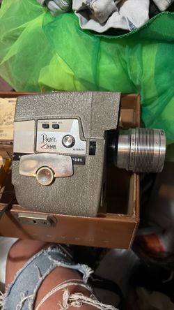 REVERE EYE-MATIC SPOOL EIGHT 8mm MOVIE CAMERA, Model CA-7, Wollensak Raptar Lens