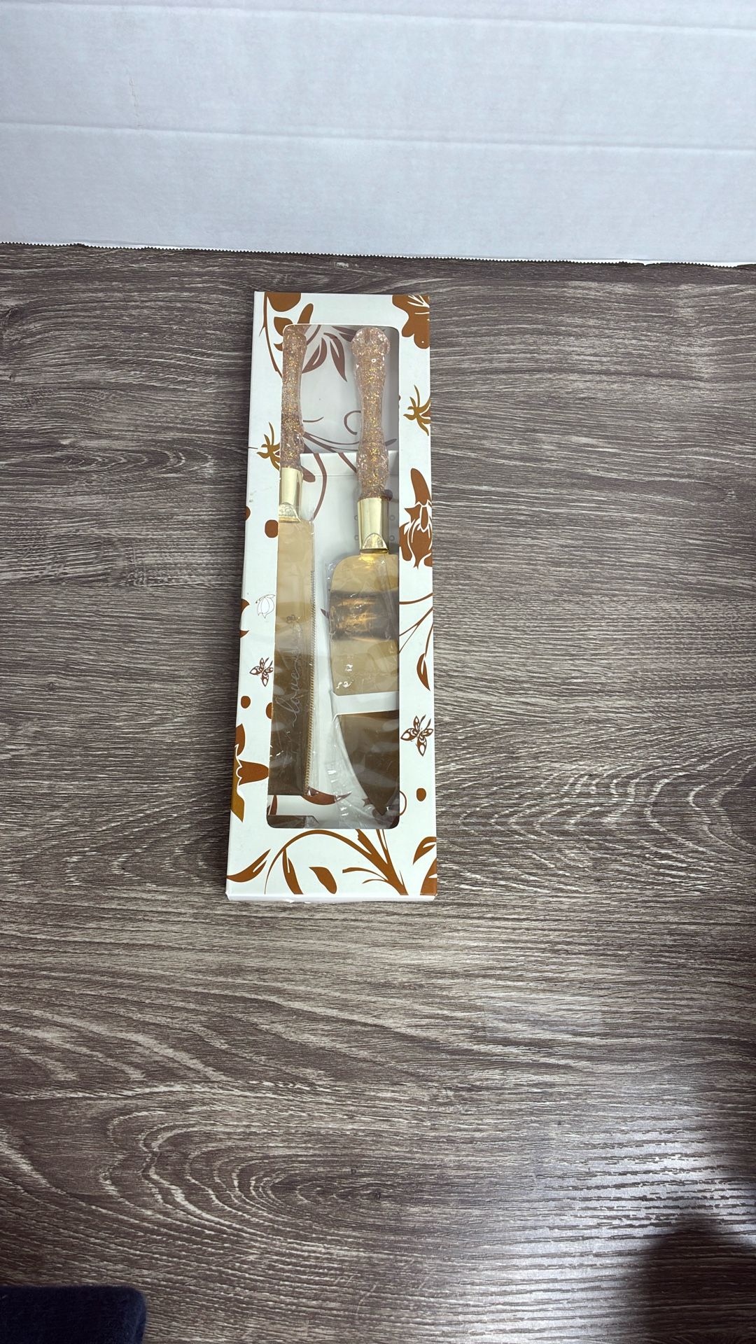 Varlka Two-Piece Cake Cutting Serving Set Wedding Anniversary Gold