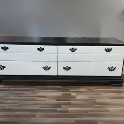 4 drawer dresser 70x17