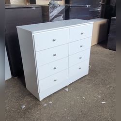 Eight drawers dresser with rails