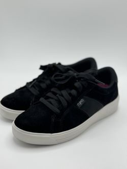 Women’s Shoes (Size 6.5)