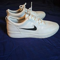 Nike SB Nyjah Free 2 (Size 13)