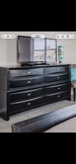 8 Drawer dark brown Dresser & Nightstand