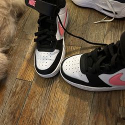 Nike sneakers girls size 4