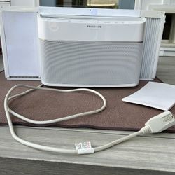 Frigidaire Window Air conditioning (AC) Unit PLUS Stand