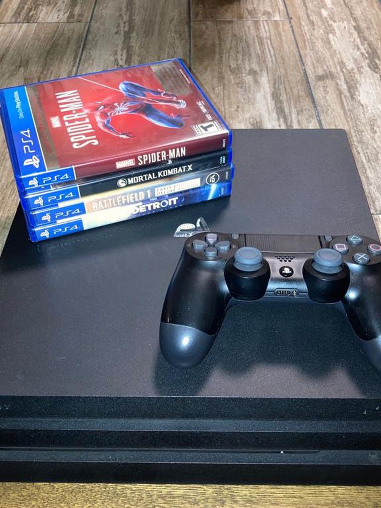 PlayStation 4 Pro With 4 FREE games !
