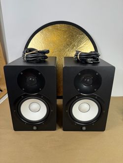Used Pair of Yamaha HS7 Powered Studio Monitors with power cables (tested, good)