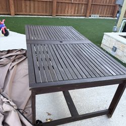 Weatherproof Extendable Outdoor Dining Table