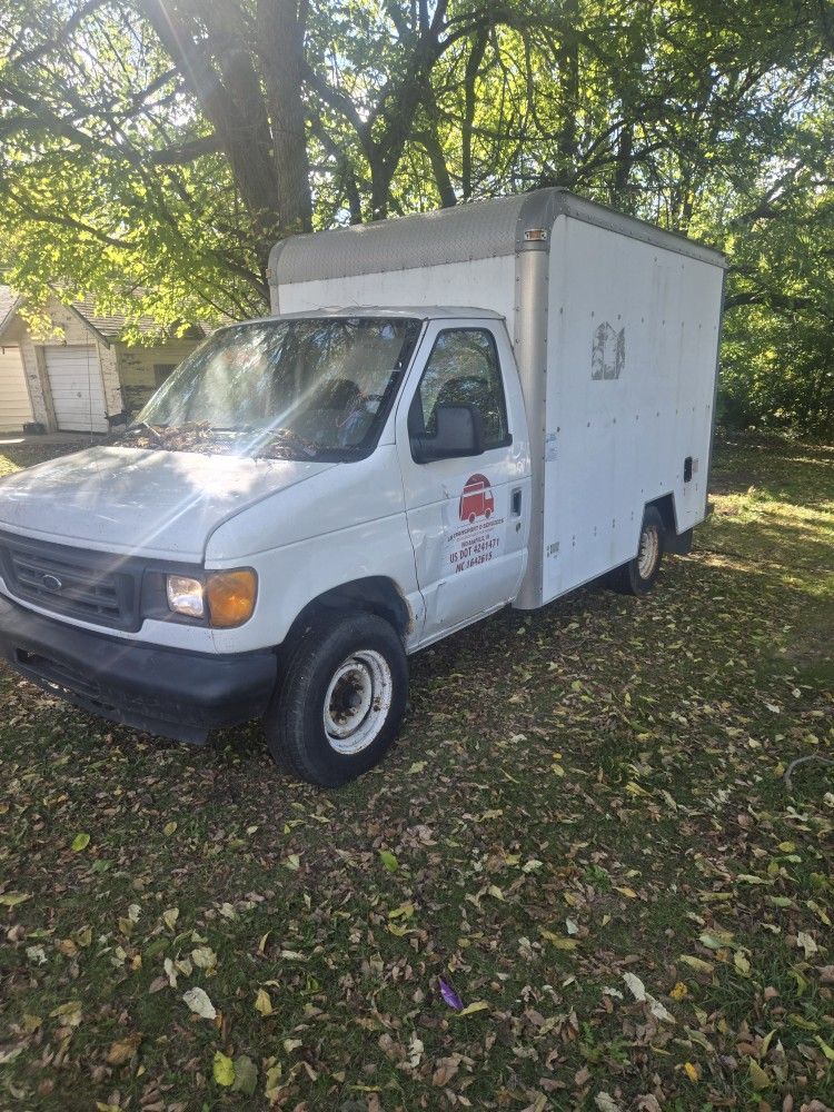 2005 Ford E-350
