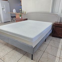 VENDO HERMOSA CAMA TAMAÑO QUEEN, COLOR GRIS...INCLUYE EL COLCHÓN. 