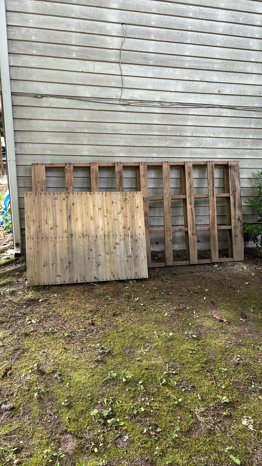 2 Free Pallets