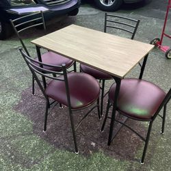 Nice Small Small Dining Table With 4 Leather Chairs 