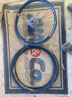 Mountain Bike Rear Wheel with Cassette and Tire