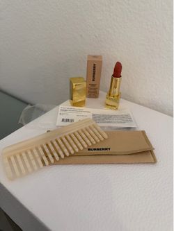 Burberry Gift Set Full Size Kisses Matte Lipstick 25 English Petal & Travel Comb