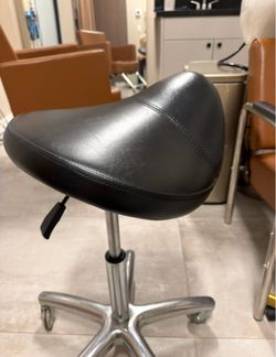Salon Stylist Stool – For Sale